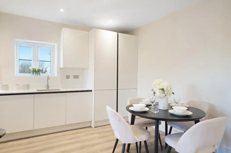 105B Beechwood Grove Flat
