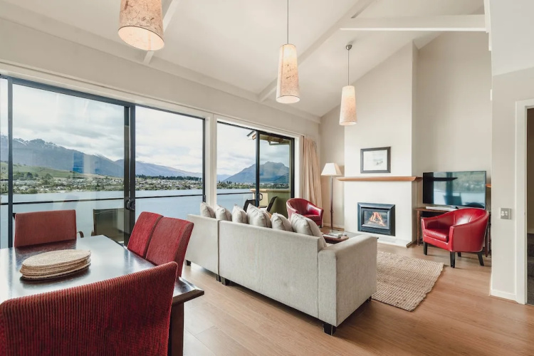 Absolute By The Lake Villa
