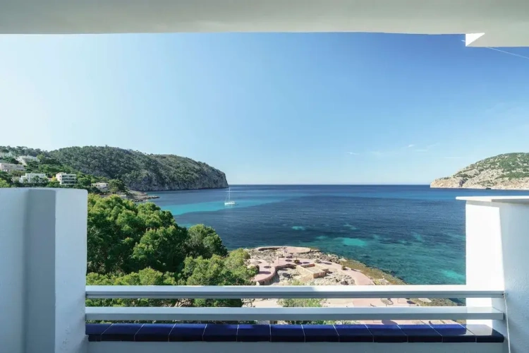 Superior Double Club room with balcony and with sea view
