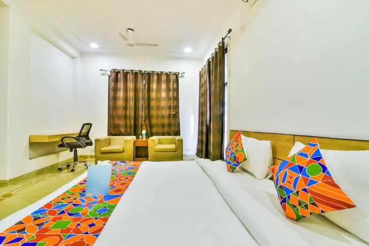 FabHotel Dee Novo Golf Course Road