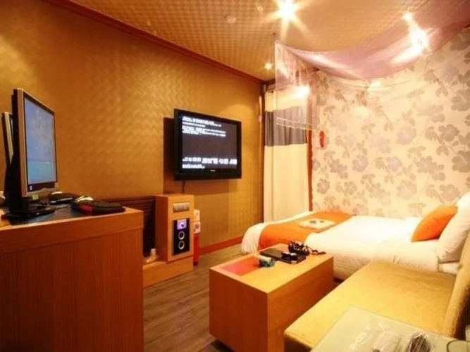 Plum Hotel