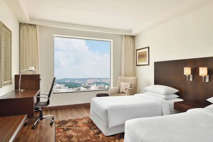 Standard Twin room with city view