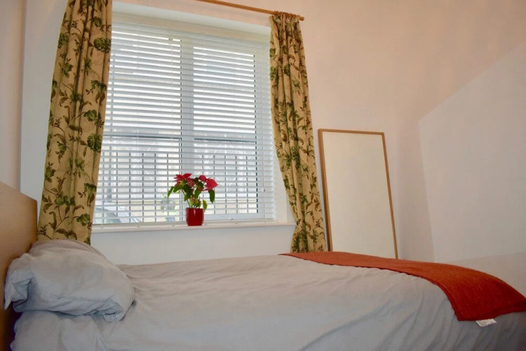 Central 1 Bedroom Apartment With Lively Decor