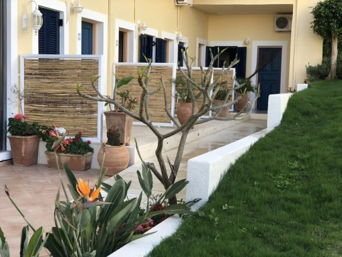 Standard Triple room with balcony