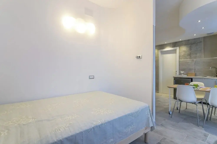 Modern Studio with Balcony in Milan