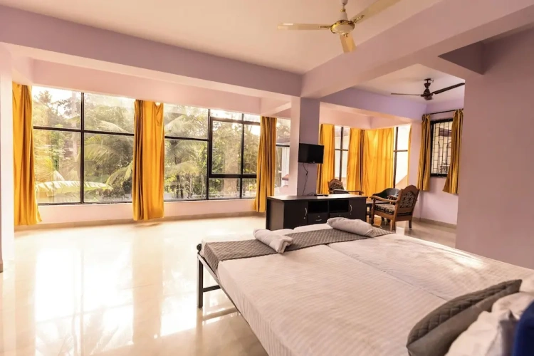 Executive room with pool view