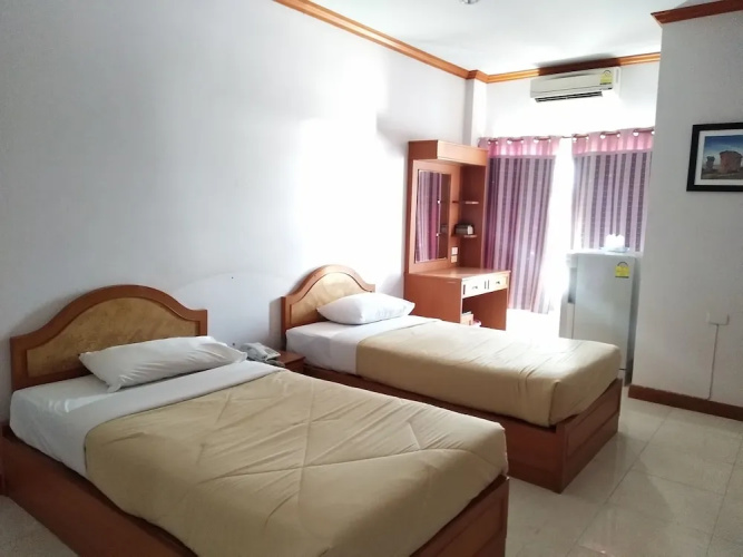 Dee Prom Hotel