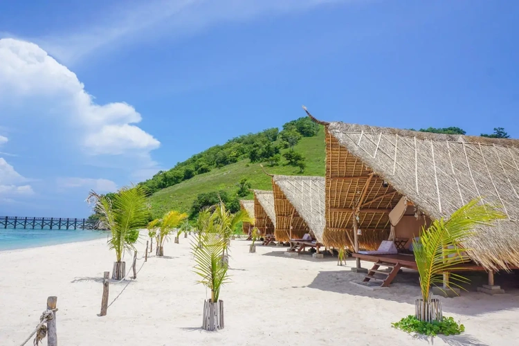 Tent beachfront