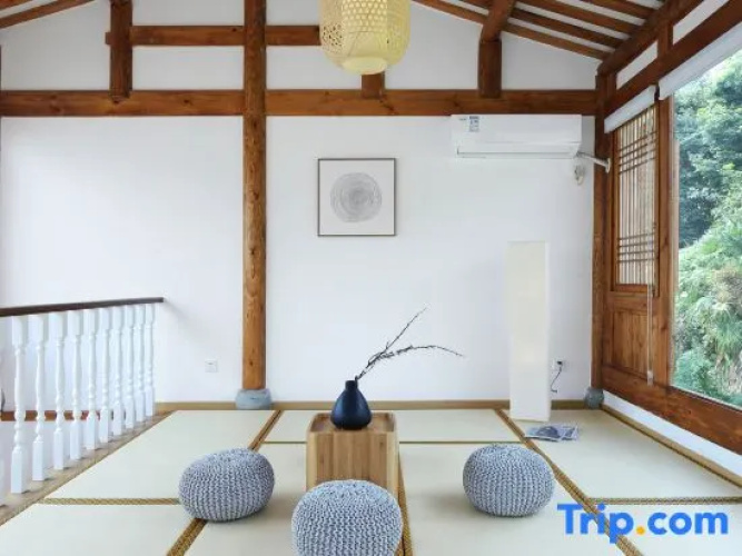 Dujiangyan Floating Spa Resort Villa