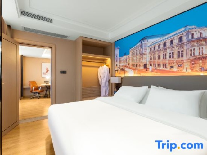 Suite with view