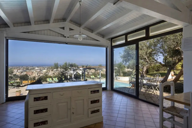 Villa Retreat With Mesmerizing sea View