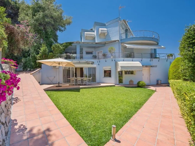 2 Bedrooms Villa