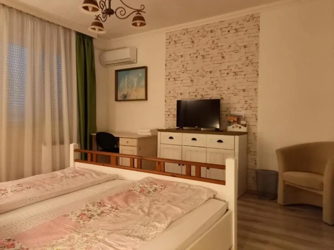 3 Bedrooms Apartment