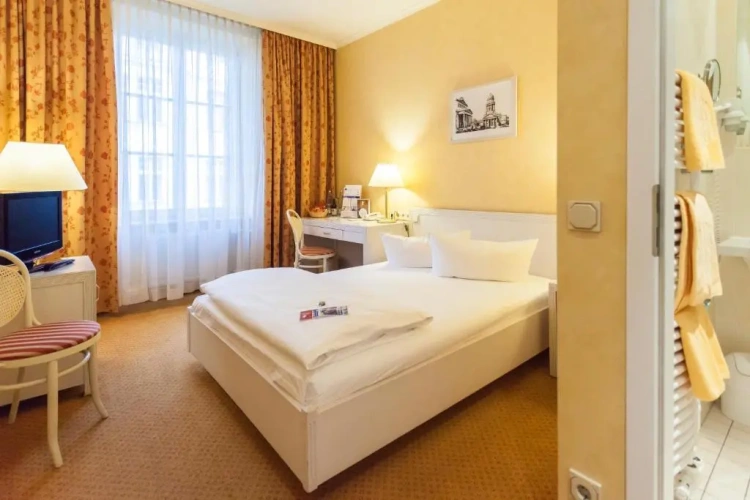 Standard Double room with view