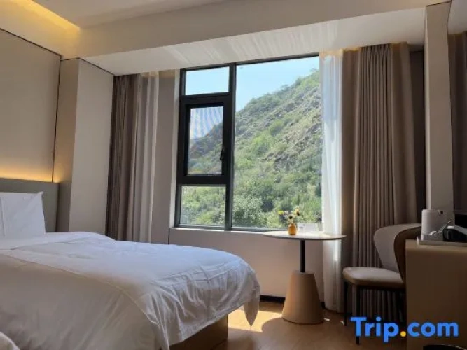 Standard Twin room with mountain view