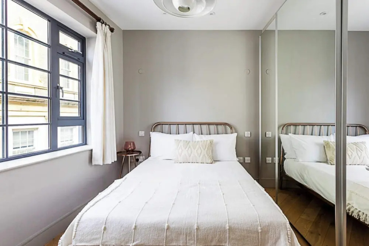 Modern Brentford Flat