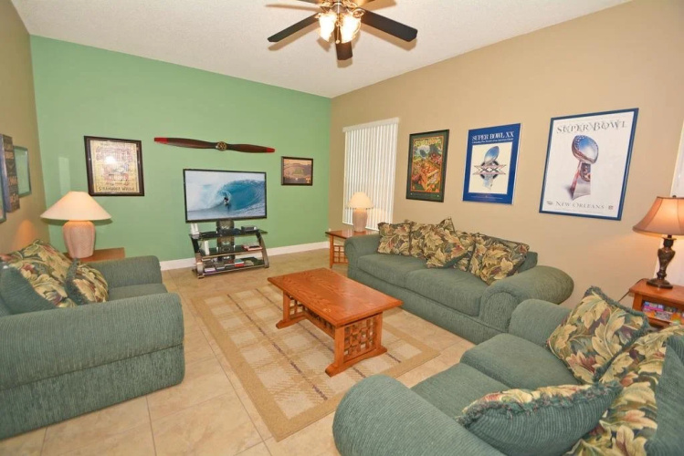 Hampton Lakes Villas - Holly Corner