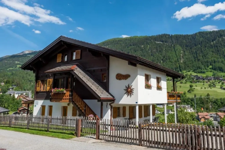 3 Bedrooms Apartment