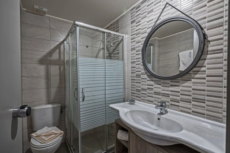 Icarus Suites & Apartments