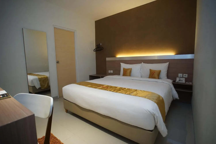 Triizz Hotel Semarang by Royal Singosari (Formerly Faustine Semarang)