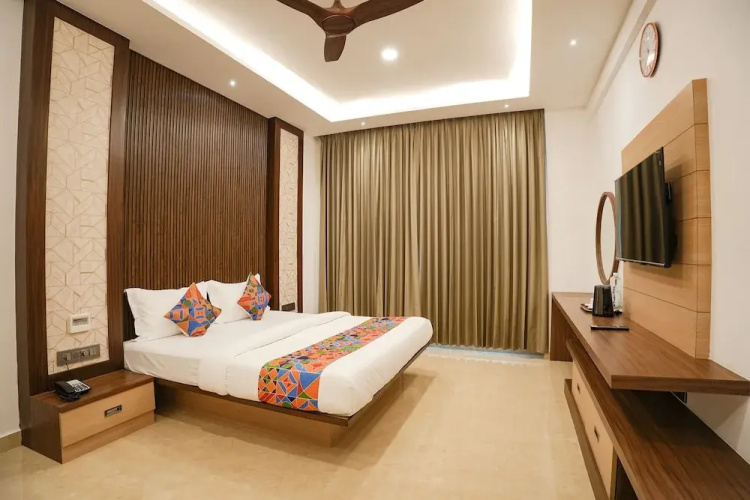 FabHotel 7 Hills