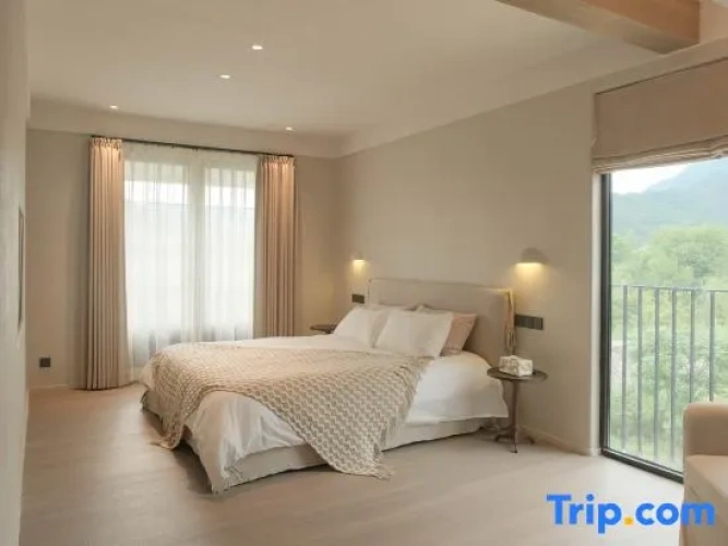 Deluxe Double room with mountain view