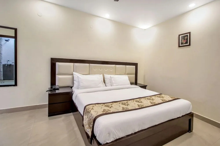 OYO 8927 US Executive Suites