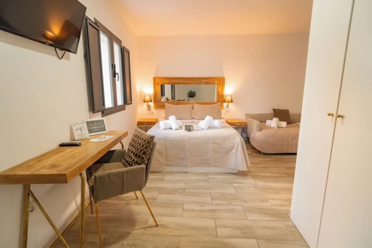 Standard Triple room