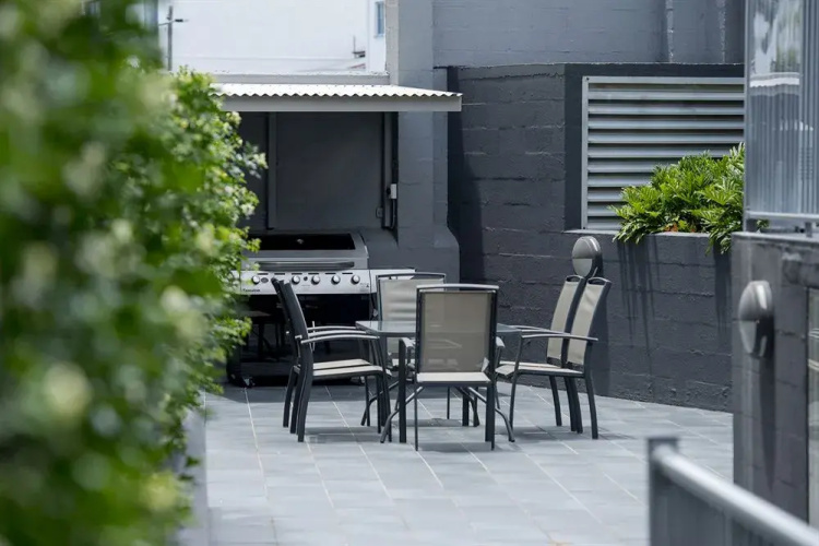 Skyline Court Apartments