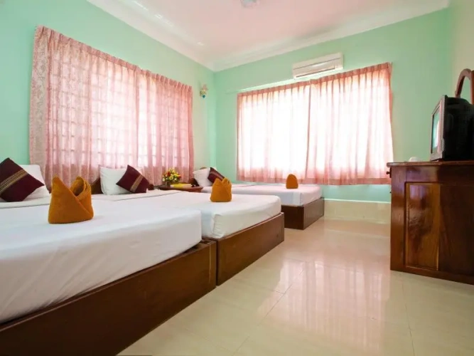Standard Triple room