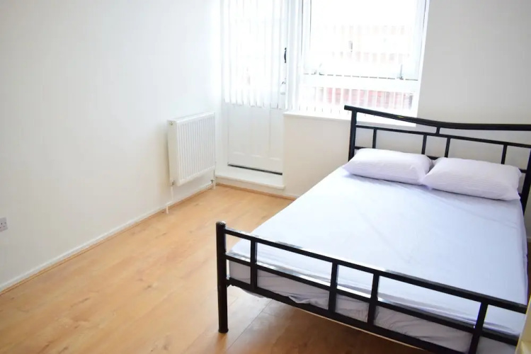 Spacious 3 Bedroom Shadwell Flat