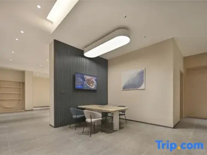 Jinjiang Hotel (Xinxiang Yanjin West Street Triangle Park)