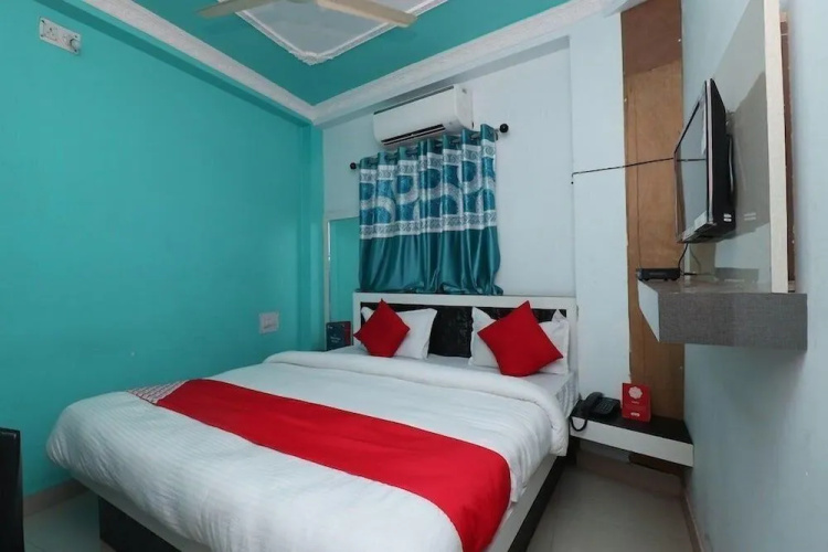 Hotel J B Palace