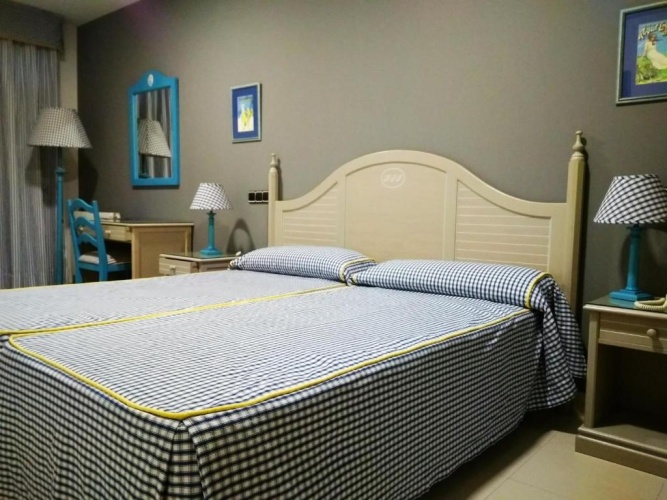 Standard Twin room with sea view