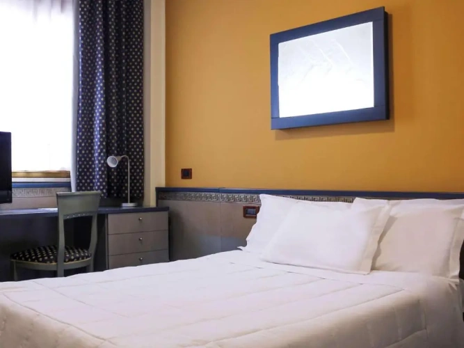 Standard Twin room with harbour view