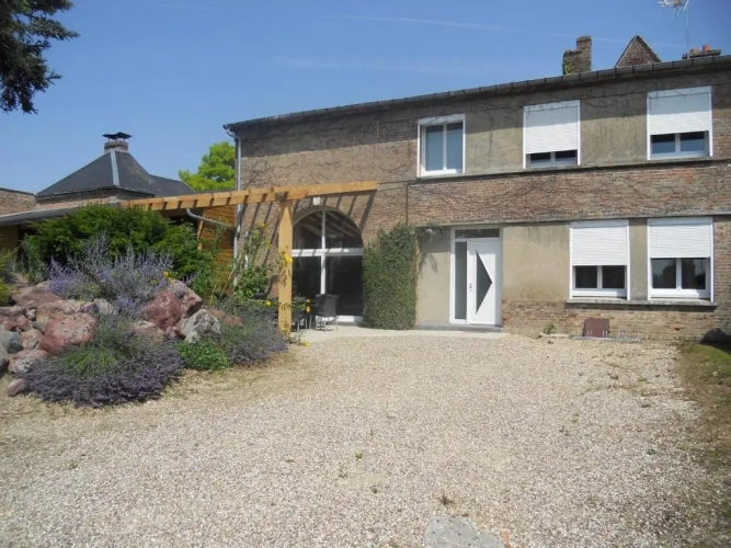 3 Bedrooms Cottage