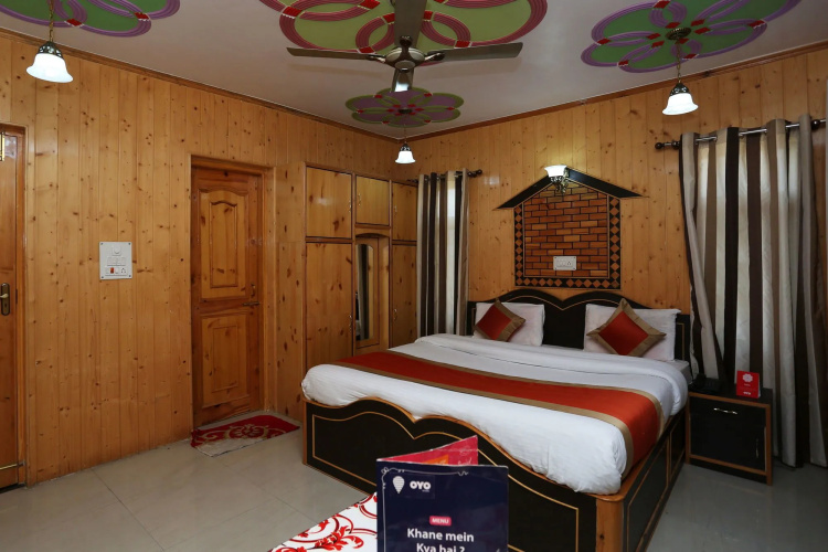 OYO 4484 Hotel EL Classics