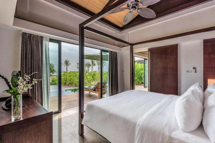 1 Bedroom Deluxe Villa with balcony and beachfront