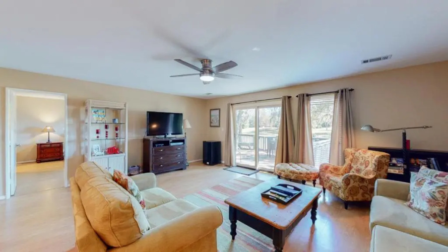 704 Queens Grant