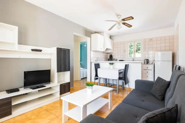 2 Bedrooms Bungalow