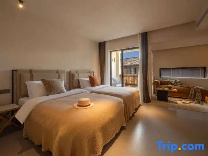 Standard Twin room with balcony