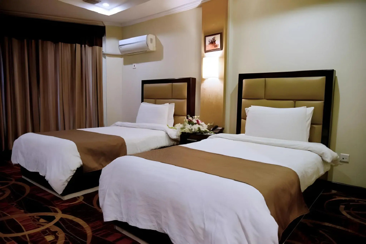 Hotel One DG Khan