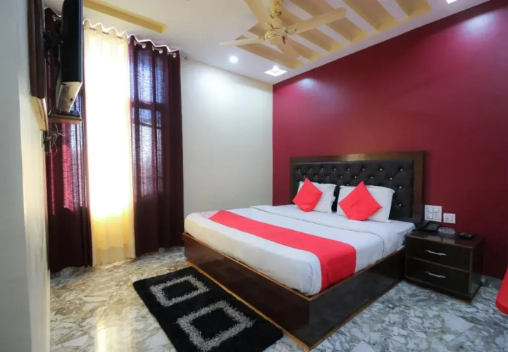 Hotel Sky Blue By OYO Rooms