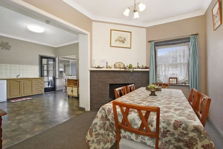 5 Bedrooms Cottage