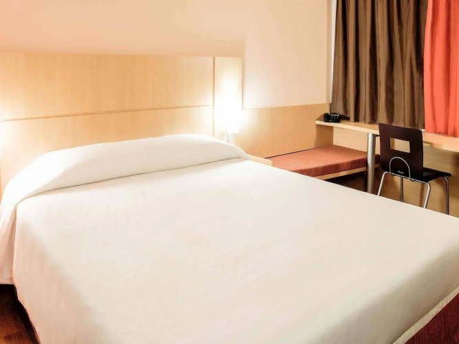 Ajax Hotel