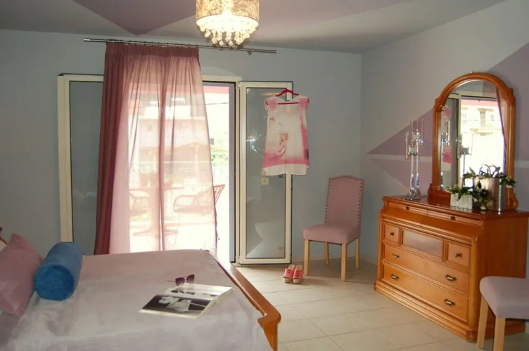 Alkyoni Studios & Apartments