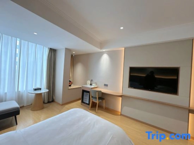 Deluxe Twin room with city view