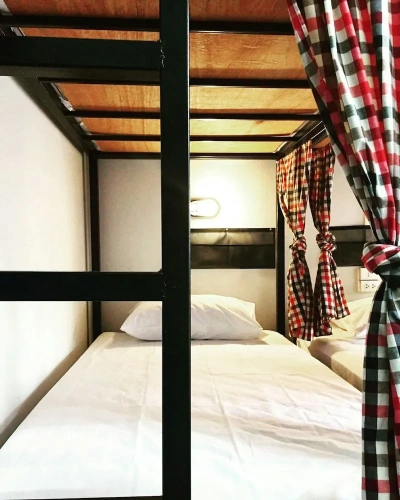6 Bedrooms Bed in Dorm