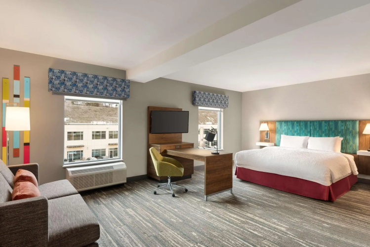 Hampton Inn & Suites by Hilton Kelowna Airport photo 6