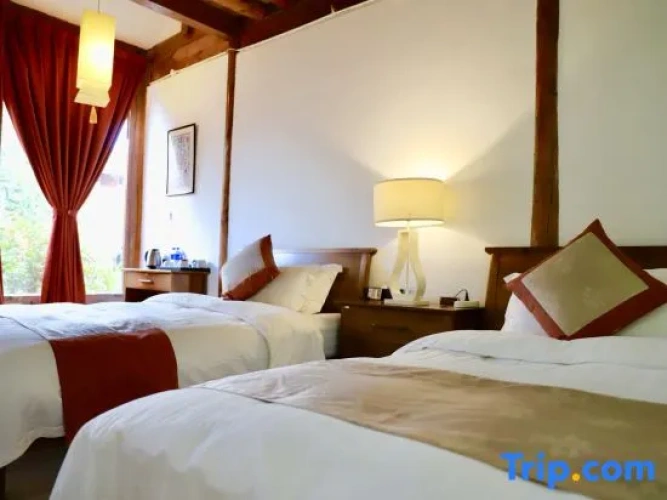 Standard Twin room with courtyard view